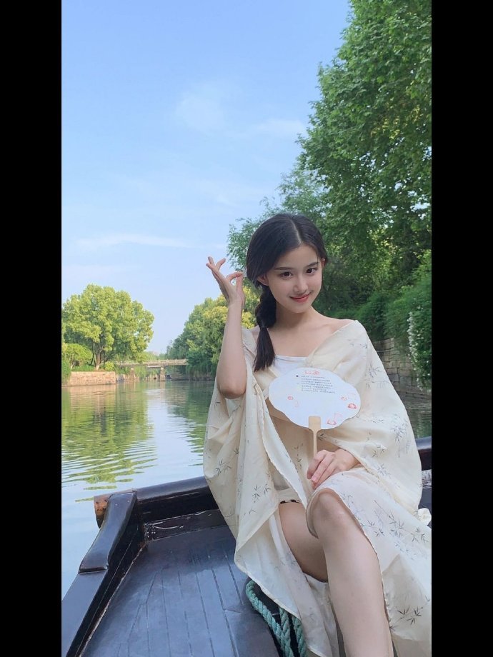 稳妥色调下的职场